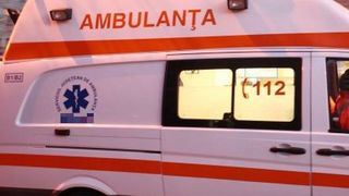 Femeie pe punctul de a naște, implicată într-un grav accident provocat de soțul ei