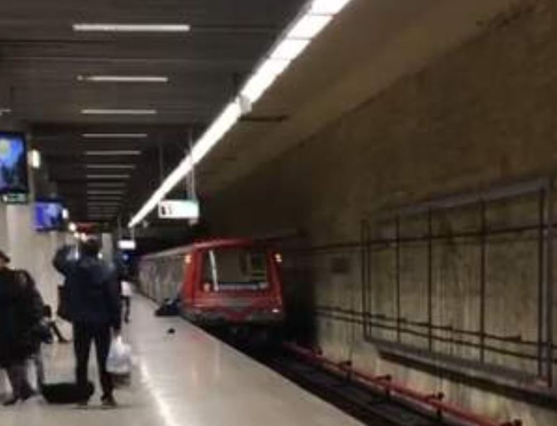 Mecanicul metroului care a fost implicat în incidentul cu un om târât pe peron are doar 23 de ani