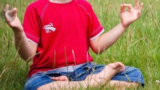 O femeie bolnavă este dată dispărută. Avea c&acirc;inele &icirc;n brațe