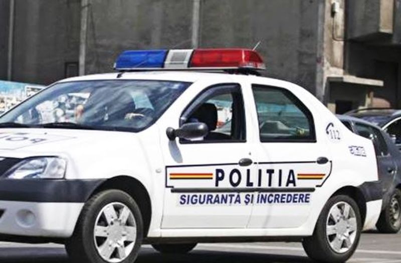 Accident de circulație pe DN2. Au fost implicate trei autoturisme și un microbuz