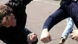 Scene șocante la un liceu din Timiș în timp ce un elev își bătea profesorul. Motivul este uluitor