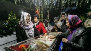 Eveniment mare &icirc;n r&acirc;ndul pelerinilor. Este mare &icirc;mbulzeală la moaștele Sfintei Parascheva din Iași