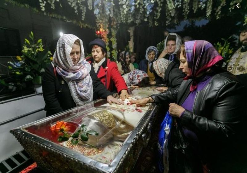 Eveniment mare în rândul pelerinilor. Este mare îmbulzeală la moaștele Sfintei Parascheva din Iași