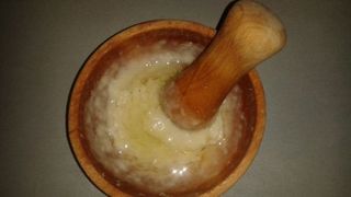 Mujdei de usturoi. Cum să îl prepari ca să fie delicios și sănătos. Trei rețete