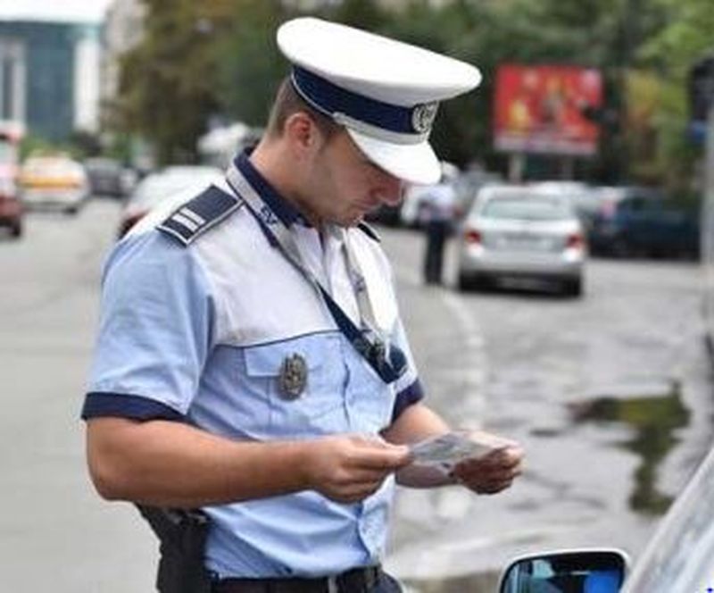 Om al legii prins în flagrant în timp ce lua mită