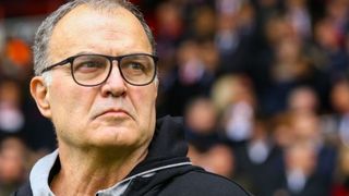 Unul dintre cei mai mari antrenori de fotbal din lume trăiește &icirc;ntr-un apartament de o cameră și merge pe jos