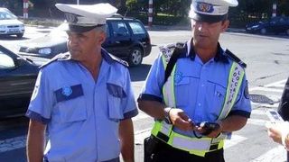 Șofer prins la volan cu permis de conducere fals. Pentru a-l obține a dat o sumă uluitoare