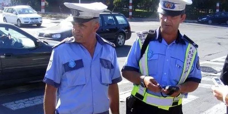 Șofer prins la volan cu permis de conducere fals. Pentru a-l obține a dat o sumă uluitoare