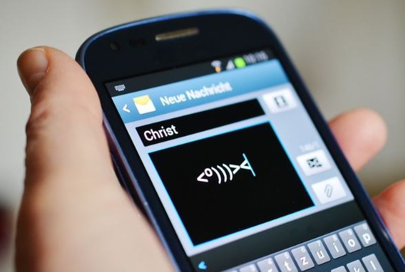 Gestul cutremurător al unei surori. I-a  dat mesaj fratelui ei care  a murit cu șase luni în urmă, iar ce a primit este șocant