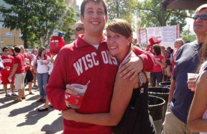 Gestul cutremurător al unei surori. I-a  dat mesaj fratelui ei care  a murit cu șase luni în urmă, iar ce a primit este șocant