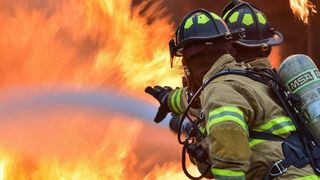 Alertă &icirc;n centrul Timișoarei. 18 pompieri au intervenit de urgență pentru a stinge focul