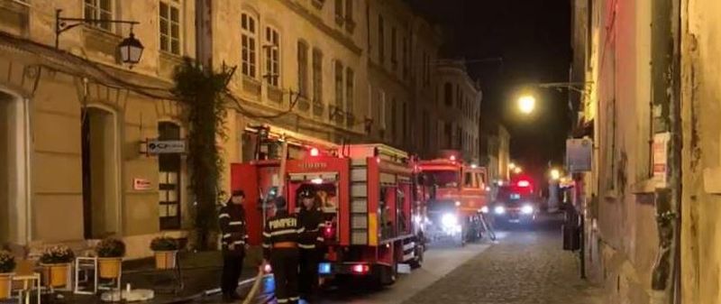 Alertă în centrul Timișoarei. 18 pompieri au intervenit de urgență pentru a stinge focul