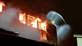 ALERTĂ &icirc;n  Capitală! Incendiu de proporții! Desfășurare de forțe! Sunt cel puțin 9 victime!