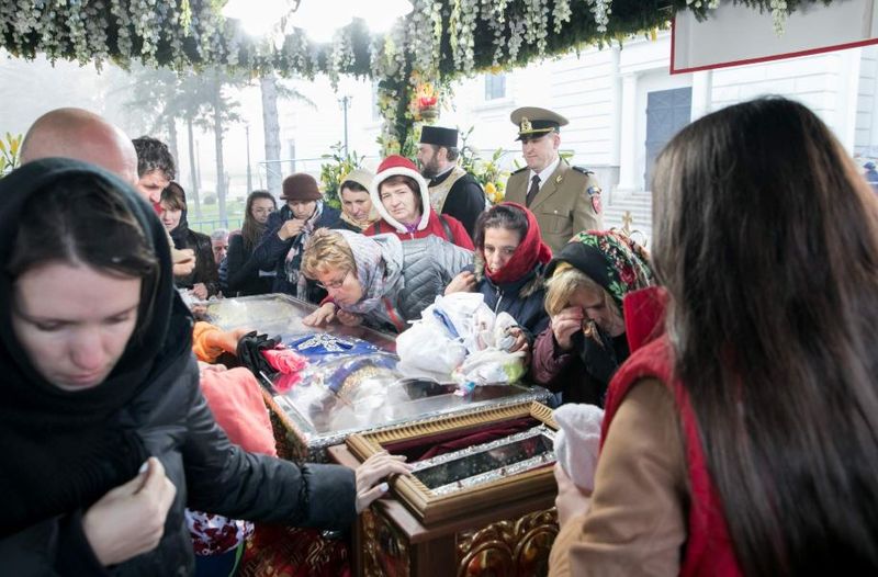 Sfânta Paraschiva nu este sfântă, iar povestea ei este inventată. Românii trăiesc în Evul Mediu?