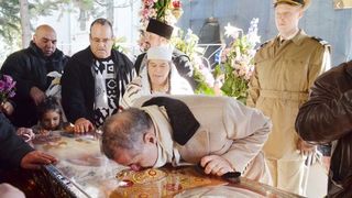 Sfânta Paraschiva nu este sfântă, iar povestea ei este inventată. Românii trăiesc în Evul Mediu?