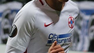 Fotbalist de urgență la spital după meciul de aseară. Dennis Man avea pometele umflat, buza spartă şi acuza amețeli şi dureri de cap după meci