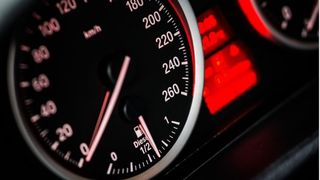 Accident provocat de doi frați de cinci și opt ani. Au furat mașina părinților și au condus-o pe un drum public