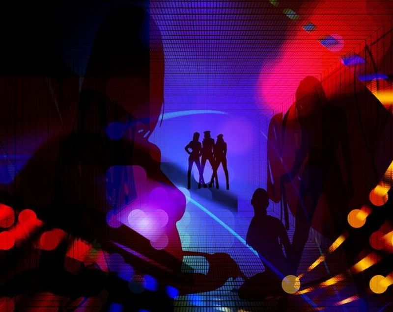 Proxeneții care s-au bătut în Piața Constituției, obligau fete să meargă în Germania pentru a se prostitua și pentru a se căsători cu indieni