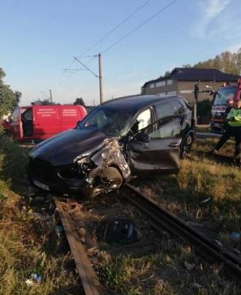 Accident devastator în Ploiești. Un tren a lovit în plin o mașină