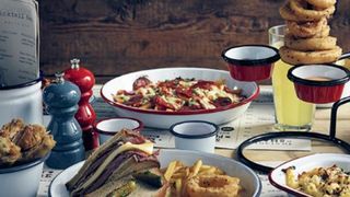 Cum te ajuta tavile de servire in prezentarea mesei?