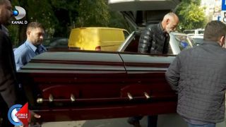 VIDEO | Sicriul cu trupul ne&icirc;nsuflețit al Tamarei Buciuceanu, depus la Teatrul Bulandra