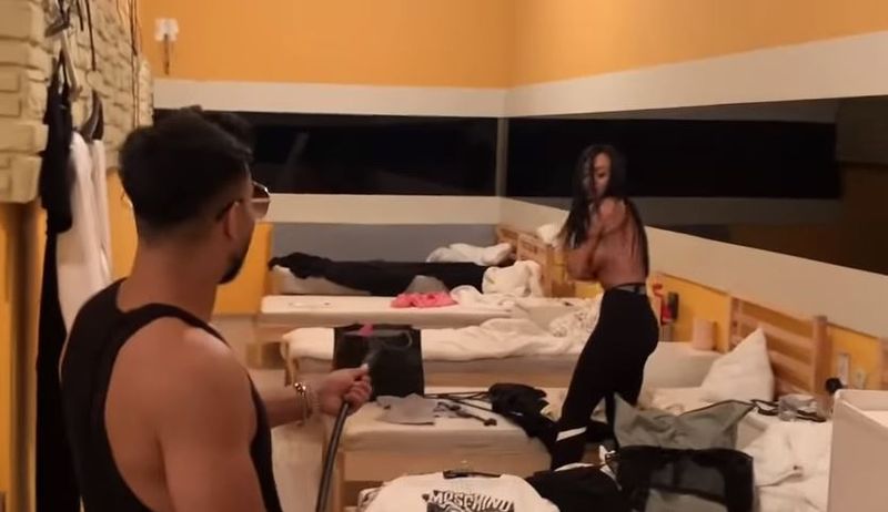  Ella de la Puterea Dragostei i-a arătat silicoanele lui Jador