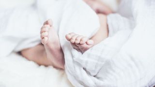 Caz terifiant! Părinți &icirc;n stare de șoc după ce bebelușul lor s-a născut fără ochi, nas și parte din craniu, &icirc;ntr-o clinică privată