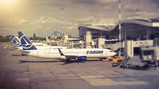 VIDEO | Scandal uriaș &icirc;ntre ministrul Transporturilor și fosta directoare TAROM. Cei doi vor da explicații la DNA!