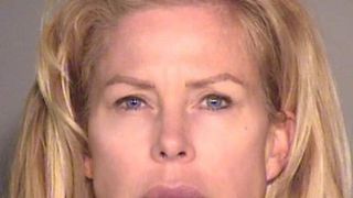 Amalia, o tânără mama, a făcut amor cu doi dintre prietenii fiului ei. Orgia a avut loc după o petrecere cu alcool și droguri