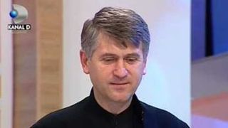 Biserica improvizată a lui Cristian Pomohaci. Se fac slujbe de exorcizare &icirc;n propriul lui garaj, acolo unde oamenii urlă și se agită