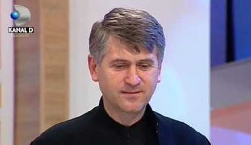 Biserica improvizată a lui Cristian Pomohaci. Se fac slujbe de exorcizare în propriul lui garaj, acolo unde oamenii urlă și se agită