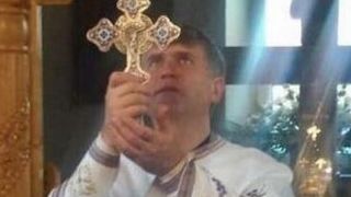 Biserica improvizată a lui Cristian Pomohaci. Se fac slujbe de exorcizare &icirc;n propriul lui garaj, acolo unde oamenii urlă și se agită