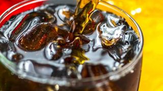 Descoperire șocantă la un KFC din București!!! Gheața din sucuri este contaminată cu bacterii coliforme și enterococi