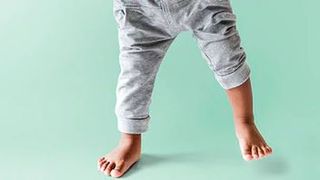 Povestea șocantă a unui copil de doi ani, grav bolnav: a murit după ce tatăl său a fugit cu banii pentru tratament