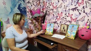 Mesajul cutremurător al familiei Șărămăt! Asistenții maternali Mariana și Vasile s-au filmat cu lacrimi &icirc;n ochi: &rdquo;Sorina, sora ta nu vrea să meargă la școală fără tine! De ziua ei se aștepta s-o suni!&rdquo; VIDEO EXCLUSIV