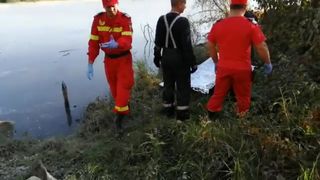 Bărbatul căutat &icirc;n r&acirc;ul Olt după ce ar fi sărit din TIR-ul care a luat foc pe DN 1, &icirc;n judeţul Sibiu, găsit mort
