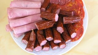 Mezelurile din România sunt în pericol. Declarația neașteptată a unui producător de carne