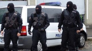 Trei bărbaţi care vindeau cocaină &icirc;n judeţele Galaţi şi Brăila, reţinuţi &icirc;n urma unor percheziţii