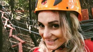 Povestea șocantă a unei supraviețuitoare a tragediei de la Colectiv. Adina Apostol are zece operații de reconstrucție a feței și la patru ani de la tragedie, Adina ajută copiii