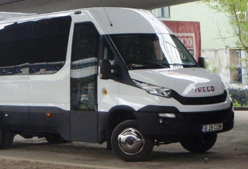 Microbuz spulberat de tren la Timişoara, șoferul a continuat să accelereze