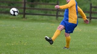 Fotbalist, &icirc;n v&acirc;rstă de 83 de ani, &icirc;n căutare de echipă : &bdquo;Simt că pot juca 90 de minute!&rdquo;