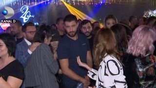 VIDEO | Moda anilor 2000 revine la petrecerile mondene