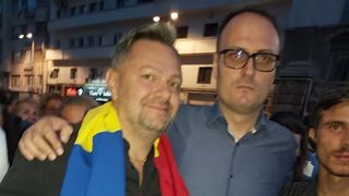 Un cântăreț celebru al anilor '90, acuzat că escrochează în numele lui Alexandru Cumpănașu! Cum s-a ajuns aici și care este de fapt realitatea?