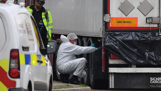 Trei suspecţi arestaţi &icirc;n ancheta cu privire la camionul morţii de la Londra, eliberaţi pe cauţiune