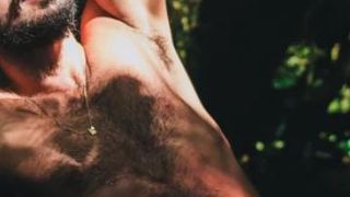 Rom&acirc;n cu o pereche de chiloți pe cap, arestat &icirc;n Italia. Participa la un ritual erotic ciudat