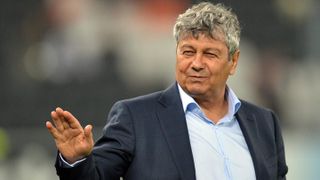 Mircea Lucescu ridică un complex cu 200 de apartamente pe malul unui lac din Bucureşti! Antrenorul care investeşte în imobiliare are o avere de 35 milioane de euro!
