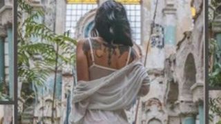 VIDEO | Pictorial scandalos &icirc;n sinagogă. Imaginile cu o t&acirc;nără &icirc;mbrăcată sumar au devenit virale