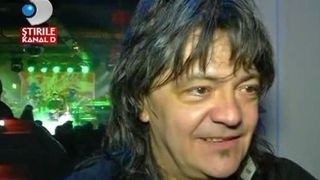 Fost solist, se zbate &icirc;ntre viață și moarte după ce a rămas cu un singur plăm&acirc;n