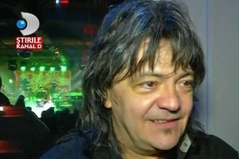 Fost solist, se zbate între viață și moarte după ce a rămas cu un singur plămân