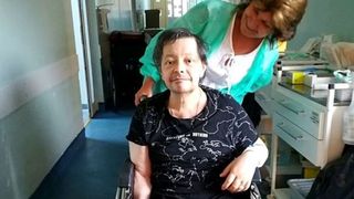 Fost solist, se zbate &icirc;ntre viață și moarte după ce a rămas cu un singur plăm&acirc;n